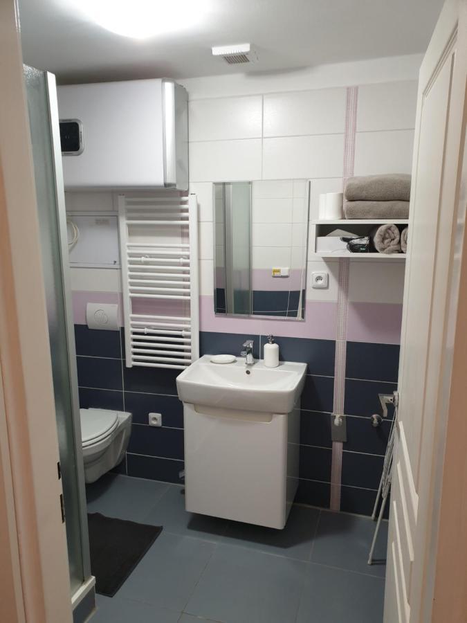 12 Apartment *